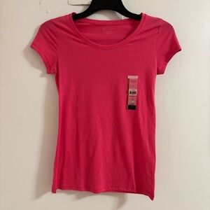 No Boundaries Hot Pink Scoop Neck T-Shirt NWT Size M